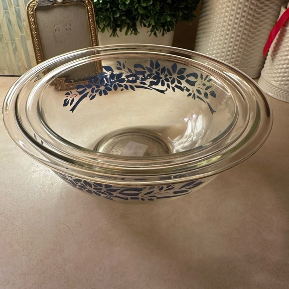 Two Pyrex Blue Ribbon Mixing Bowls - Picture 2 of 4
